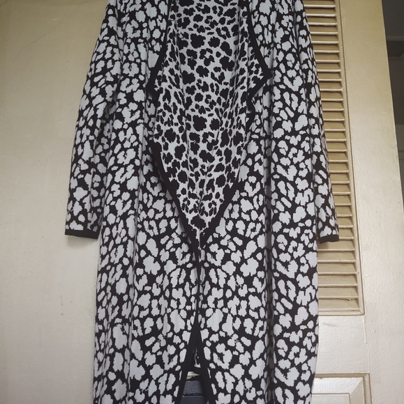 Vince Camuto Long-Sleeve Cheetah Print Open-Front Cardigan - Picture 2 of 4